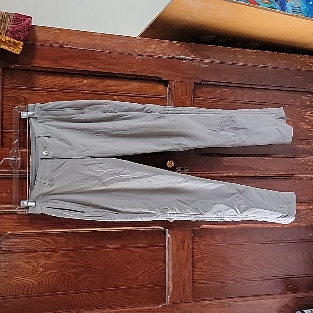 Kuhl green size 2 reg. ruched hiking pants